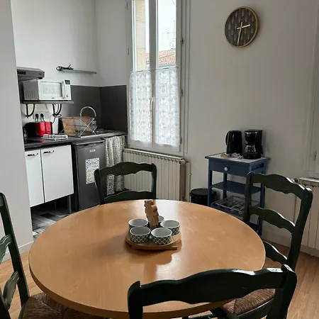ღ Ourasi • Termes, Centre-ville & Parking Rochefort (Charente-Maritime)